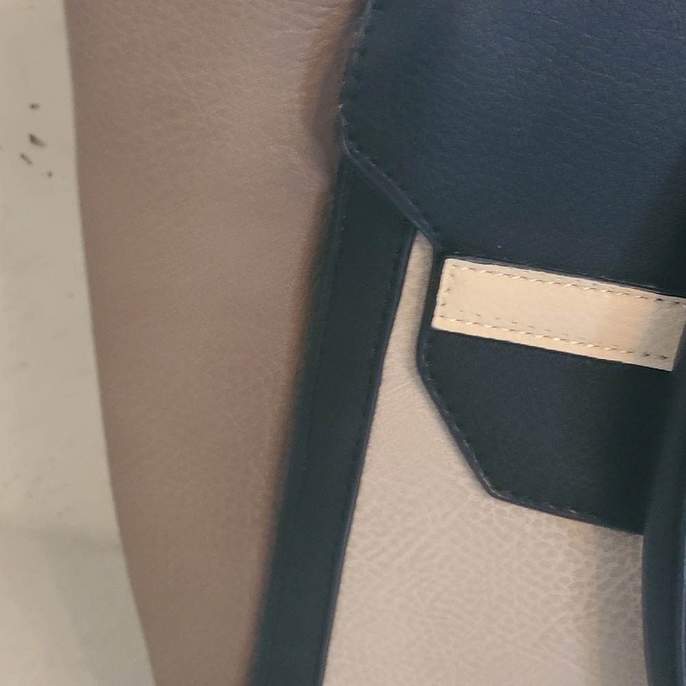 Call it Spring Purse - Picture 3 of 9